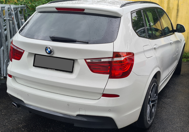 Die Tatwaffe, ein zugespitzer Schraubenzieher, wurde im gefundenen Auto des Täters sichergestellt.  | Foto: LKA Salzburg