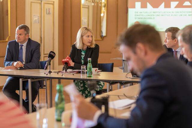 Pressekonferenz in den Linzer Redoutensälen. | Foto: Land OÖ/Gerstmair