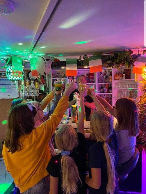 Ein Hoch auf den Schulstart | Foto: Anabela Stöckl