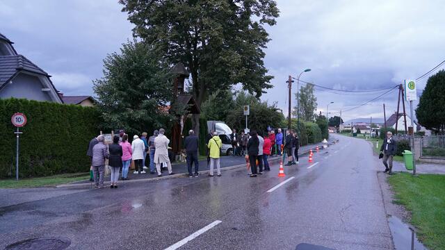 Das Wegkreuz in Gössendorf erhielt zur Renovierung nach 29 Jahren seine alte Glocke zurück. | Foto: KK