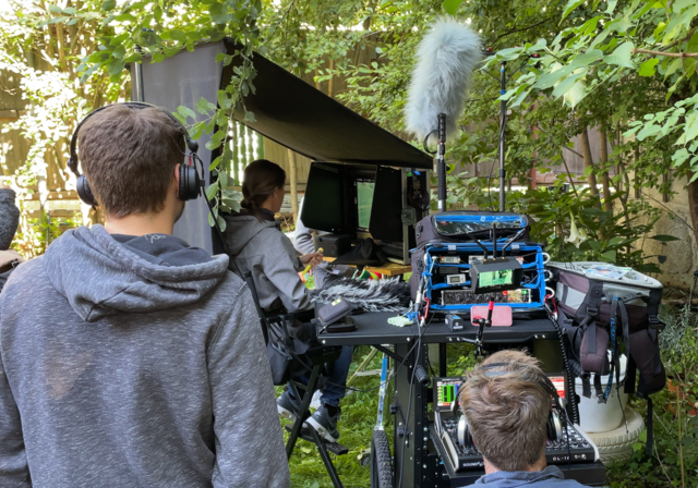 Technik im Garten: hier werden die Filmaufnahmen gesteuert.