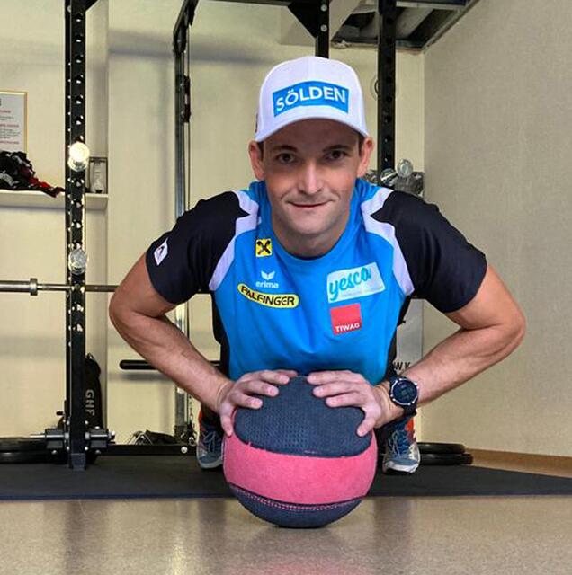 Die heimische Kraftkammer ist für Naturbahnrodel-Ass Thomas Kammerlander eine Art zweites Wohnzimmer. | Foto: sportszene.tirol