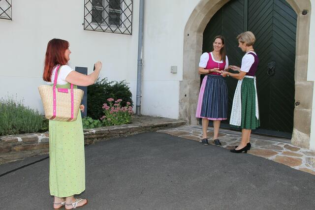 WOCHE-Redaktionsleiterin Susanne Veronik beim Dreh. | Foto: Josef Fürbass
