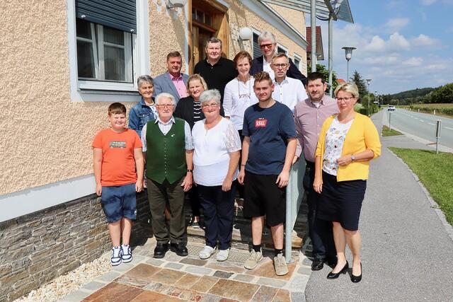Bgm. a. D. Josef Haindl mit Gattin Maria lud langjährige Freunde und Wegbegleiter in das Wirtshaus Friedrich in Geiseldorf. | Foto: Alfred Mayer