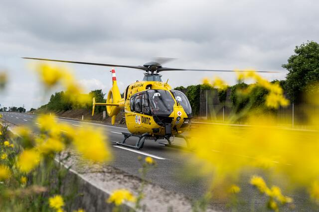 Der 41-Jährige wurde durch die Besatzung des Notarzthubschraubers mittels Taubergung gerettet und in das Klinikum Schwarzach geflogen. | Foto: Fotokerschi (Symbolfoto)