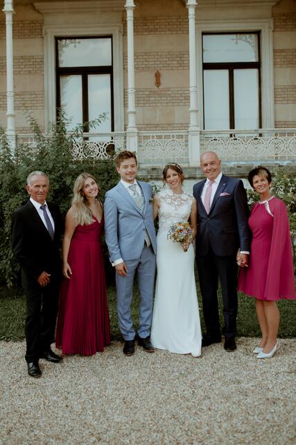Richard und Tina im Kreise der Familie. | Foto: Rebecca Dimény