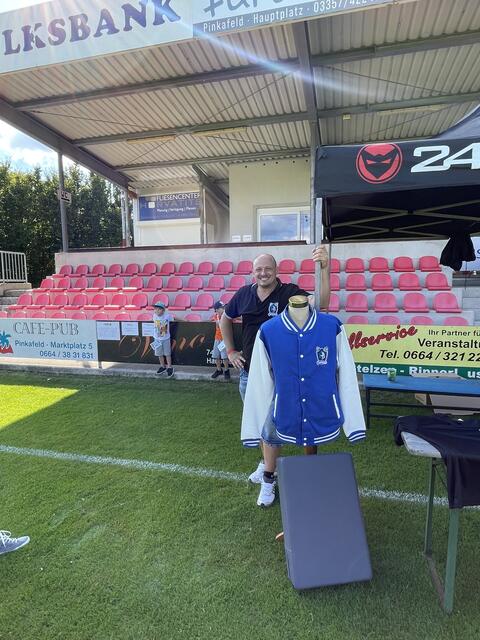 Die Vereine freuen sich, dass so viele Familien gekommen sind | Foto: Kopper