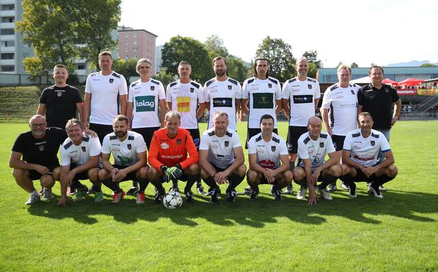 Diese Fußballlegenden spielten Samstag in Villach.  | Foto: GEPA