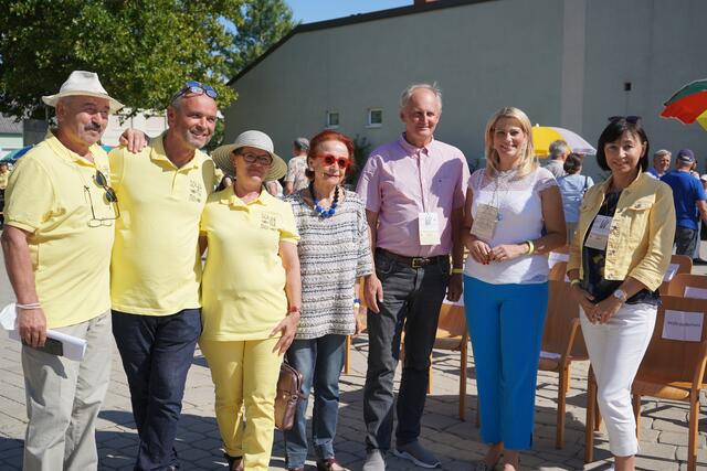 Beim Mühlentag 2021 in Winden am See: Josef Bader, Gerhard und Margit Paul-Kientzl, Waltraud Bertoni, Bürgermeister LAbg. Erwin Preiner, Landesrätin Mag(a) Daniela Winkler, Bezirkshauptfrau Mag(a) Birgit Wagner | Foto: Andrea Glatzer