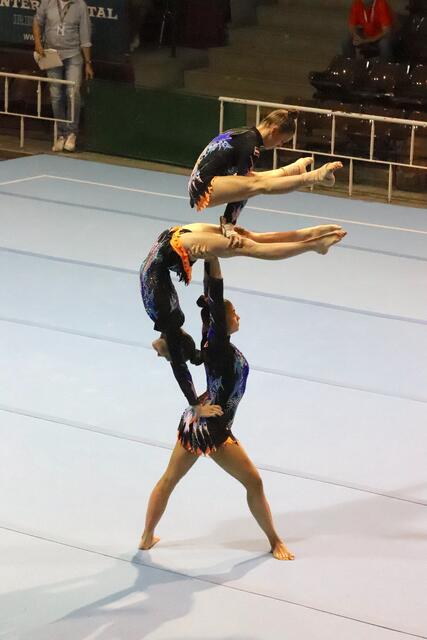 Fabiana Walzer und Nicola Schiebl unten-Nia Rosifka | Foto: Verein