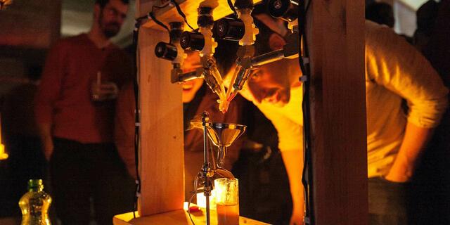 Auf der ersten Linzer Roboexotica von 9. bis 11. September im Kulturverein DH5 kommen intelligente Cocktail-Roboter aus aller Welt zum Einsatz.  | Foto: Pia Streicher