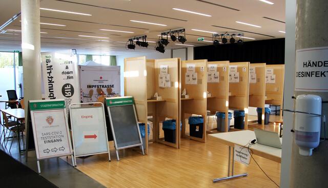 Teststraße und Impfung im Gemeindezentrum Rif  | Foto: HKroBild