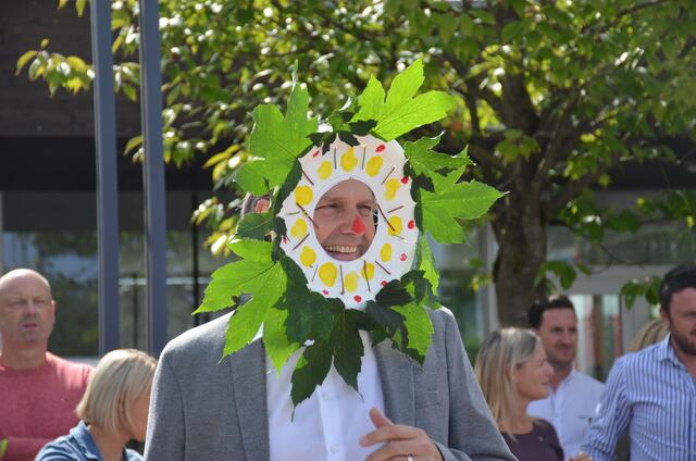 Redlhams Bürgermeister Wolfgang Kaiß beim Kinderfest.