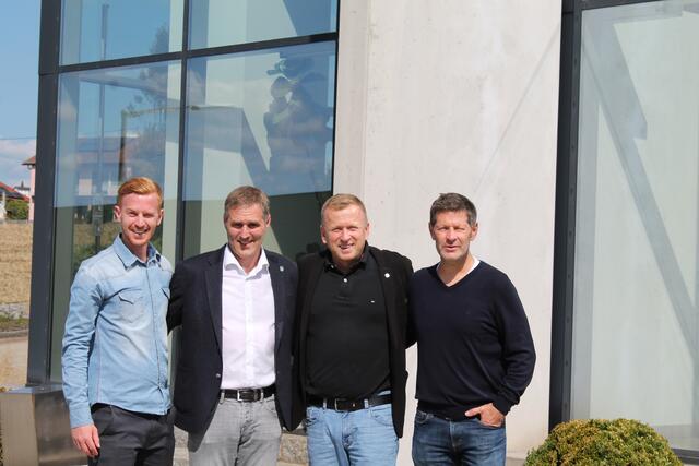von links: sportliche Leiter Thomas Reifeltshammer, SVR-Geschäftsführer Rainer Wöllinger, Guntamatic-Geschäftsführer Günther Huemer und Trainer Andreas Heraf. | Foto: vb/BRS