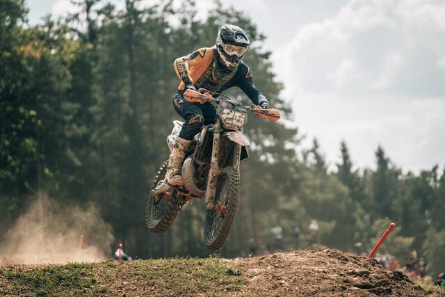 Michael Lackner holte zwei Klassensiege und einen zweiten Platz im Heimrennen. | Foto: www.crossnews.at