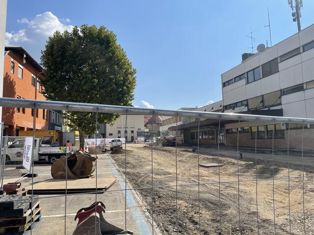 Der Busbahnhof in Völkermarkt wird umgebaut. Die Schulbusse werden in der Zwischenzeit über andere Straßen in der Stadt umgeleitet. | Foto: RMK