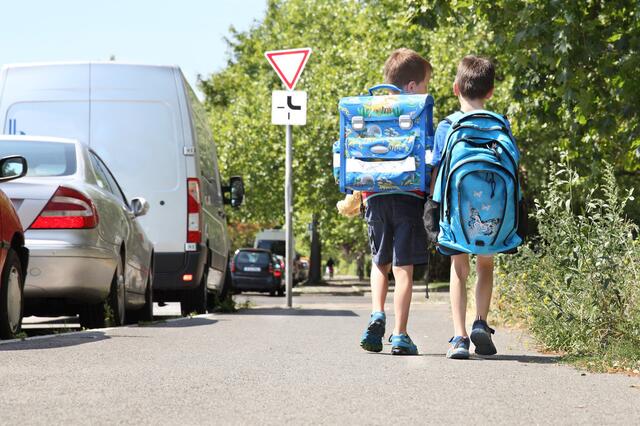 Der Schulweg birgt viele Gefahren, daher ist es besonders jetzt zu Schulbeginn wichtig, Kinder darauf vorzubereiten. | Foto: Sabine Hürdler/fotolia
