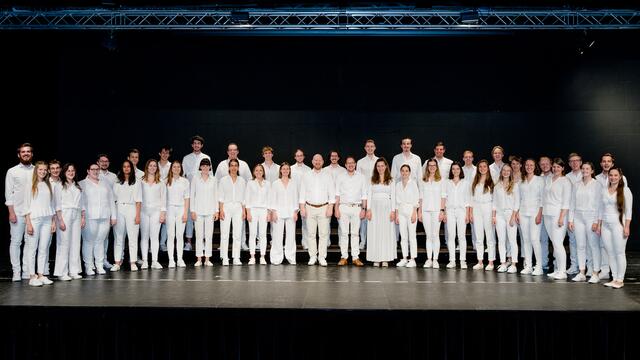 Was für ein "Klangkörper" – der Jugendchor auf der Bühne des Zentrums in Feldbach.  | Foto: WOCHE
