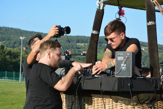 Vor dem Start musste das Equipment samt Kameras fachgerecht adjustiert werden.