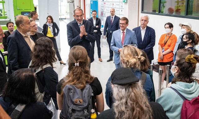 BM Heinz Faßmann tauschte sich mit internationalen Studierenden aus. | Foto: JKU