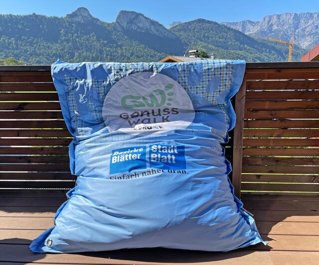 Die Bezirksblätter Salzburg verlosen diesen Sitzsack (Design laut Foto), der eine Länge von 170 cm und eine Breite von 130 cm hat, unter all ihren meinbezirk-Newsletter-Abonnenten.