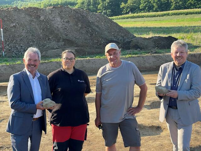 LT Präsident Karl Wilfing, Projektleiterin Hanna Pietsch, Prof. Wolfgang Neubauer, Bgm. Thomas Grießl | Foto: LT-Direktion NÖ / Schultes