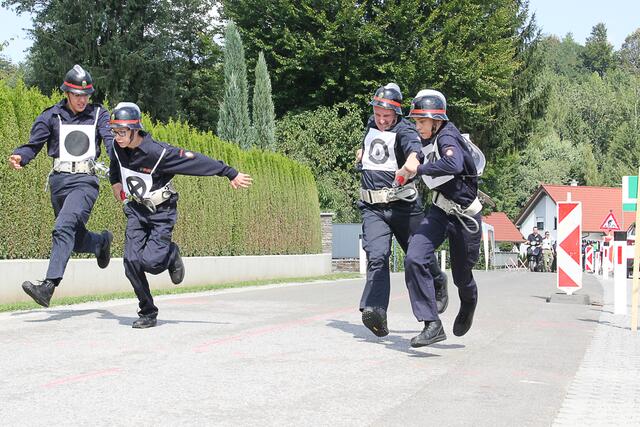 Austragungsorte der diesjährigen Feuerwehr-Ausbildungsbewerbe waren Feldbach, Floing und Frauental. Landesfeuerwehrkommandant LBD Reinhard Leichtfried war bei der Abnahme in Frauental zugegen | Foto: BFV DL/HJ Ferlitsch