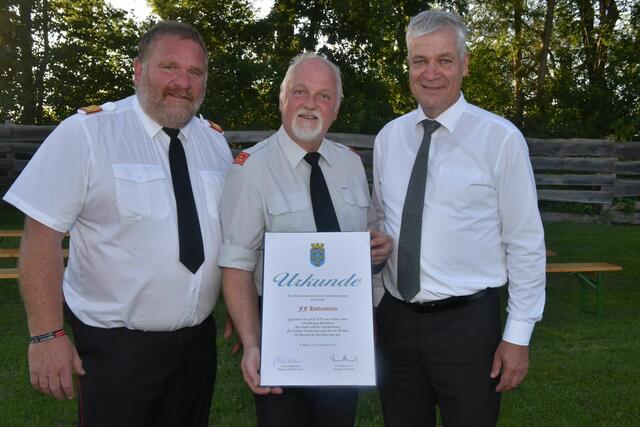 Bezirksfeuerwehrkommandant Rudolf Katzengruber, Hollensteins Kommandant Josef Mandl, Landtagsabgeordneter Anton Kasser. | Foto: Zarl