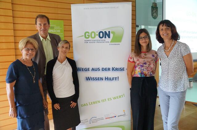 Das "GO-ON"-Regionalteam (v.l.): Dr. Anna Sigmund, Dr. Verena Leutgeb, Julia Kadletz, Dr. Benedikta Möstl mit Dr. Wolfgang Klemencic.