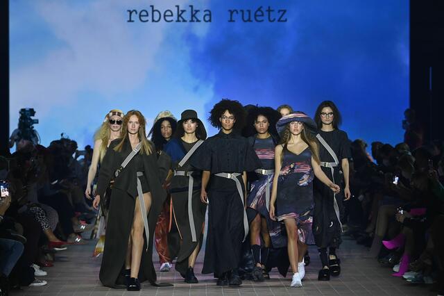 Großer Auftritt - große Bühne: Rebekka Ruetz und ihr Team sorgten für Furore bei der Fashion Week Berlin. | Foto: Getty Images