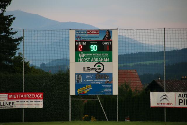 Die Matchuhr leuchtete nach diesem Spiel noch bis in die Nacht | Foto: Martin Rabensteiner/SV Bad St. Leonhard