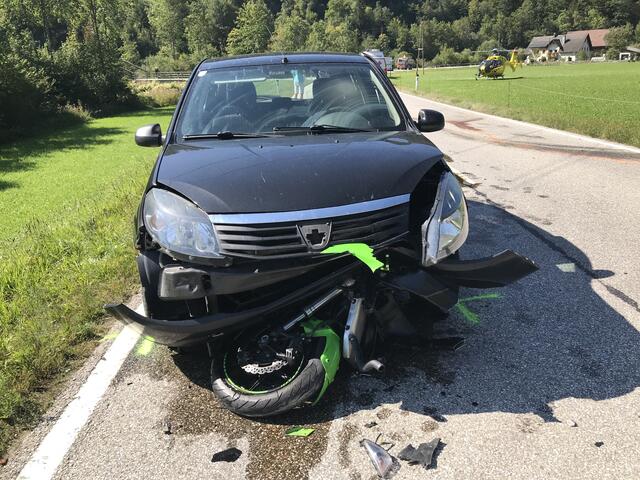 Der Motorradlenker schlitterte bei dem Verkehrsunfall in Göstling am entgegenkommenden Pkw vorbei. | Foto: Polizeiinspektion Lunz