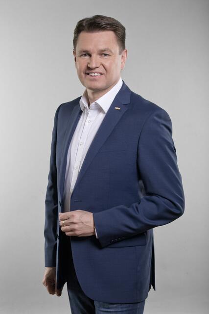 "Meinen Kaffee trinke ich am liebsten schwarz und stark und wahrscheinlich zu viel", verrät Bürgermeister Trummer im Wordrap-Interview. | Foto: Gemeindeamt Neutal