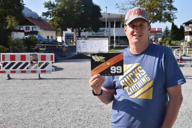 Martin Nigg hat die Startnummern für das Event schon parat. Die Veranstaltung soll den Pumptrack bewerben. | Foto: reichel