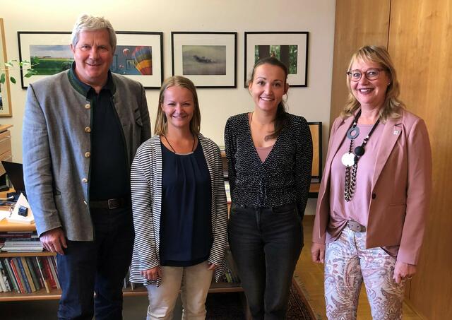 Bezirkshauptmann Max Wiesenhofer mit Julia Freidorfer, Stefanie Edelmann und Sandra Höbel von der Landentwicklung Steiermark.
