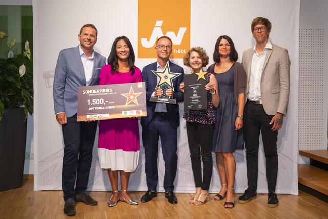 Die Sieger der Sonderkategorie "Startup" - die Optronia GmbH: Ulrich Hausmann, Amy Lum-Hausmann, Nicola Baldo, Annika Demendi, Natallia Tsap und Markus Moro (v.l.).
