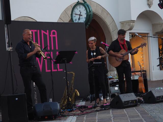 Tina Well in der Fuzo live mit "Englishman in New York". | Foto: Helmut Pfeiffer
