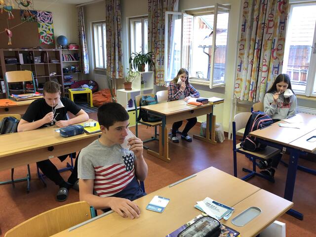 Bei  den nicht vollständig und nicht geimpften Zwölf- bis 17-Jährigen wird aktuell hinsichtlich der 7-Tage-Inzidenz exponentielles Wachstum verzeichnet.