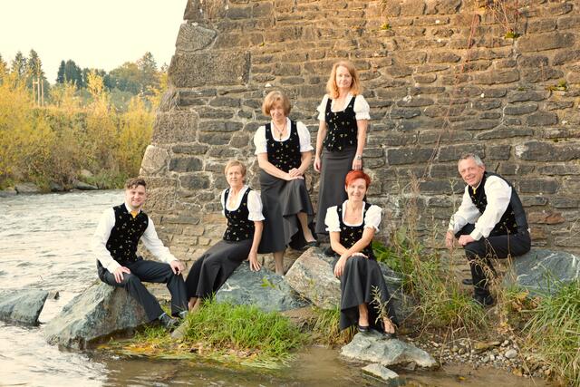 Von links: Peter Tschreppitsch, Uli Liebert, Reginalda Benke, Regina Seebacher, Anna Kienzer, Manfred Kuster | Foto: Kathrin Baumgartner