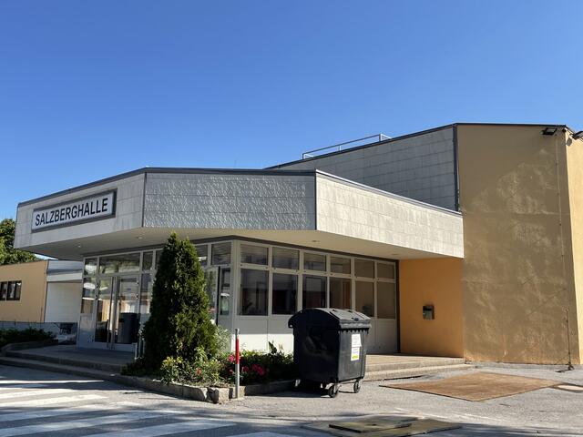 Es werden in der Salzberghalle PCR-Gurgeltests angeboten und die normalen Antigen-Schnelltests.
