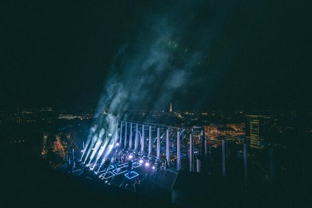 Spektakulärer Auftritt von Opus auf dem Tower. | Foto: Amadeus Awards/Philipp Hirtenlehner