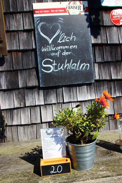 Wanderer und Kletterer werden liebevoll auf der Stuhlalm empfangen. | Foto: Maria Tiefenbacher-Schöndorfer