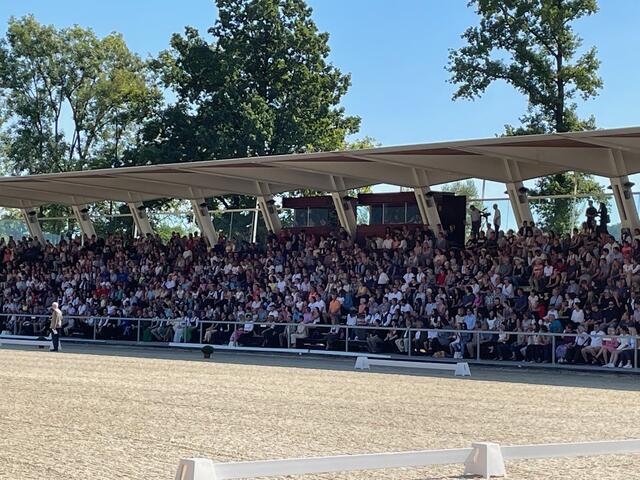 Super-Besuch in der Arena, mehr als 1000 Besucher sorgten für eine volle Tribüne. | Foto: Almer