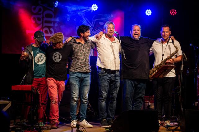 Shorty's Blues Kitchen deluxe: Christoph Kögler, Martin „hipi“ Hiptmaier, Andreas Gatterbauer, Markus „kimbus“ Kienberger, Michael „shorty“ Kurz und Andreas See (v. l.).  | Foto: Karl Fluch www.f16plus.com