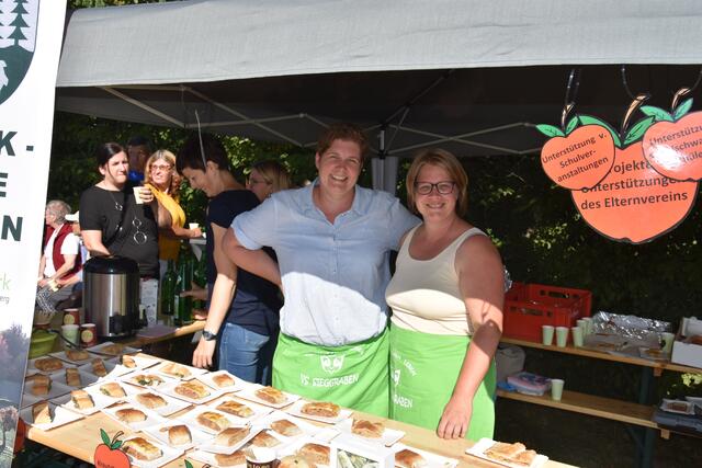 Der Elternverein Sieggraben machte mit Kostproben aus dem Strudel-Kochbuch Lust auf mehr. 