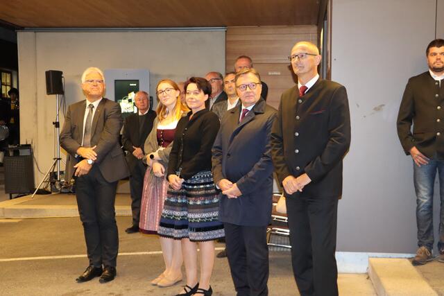 BH-Stv. Siegmund Geiger, LA Marina Ulrich, Landtagpräsidentin Sonja Ledl-Rossmann, LH Günther Platter und Toni Mattle (v.li.). | Foto: Siegele