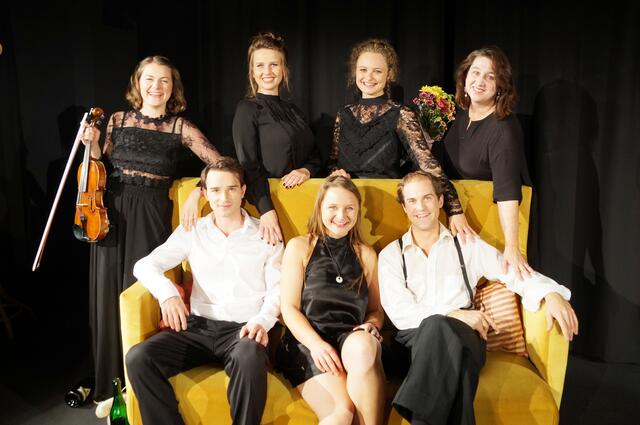 Brennen für Kunst und Kultur: Dominika Witoicz, Samuel Pock, Viktoria Scharinger, Paula Kühn, Gina Christof, Felix Krasser und Christa Berger.