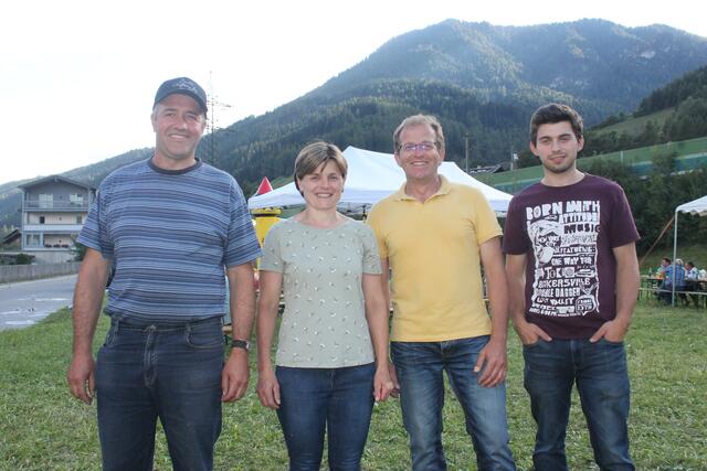 Eingespieltes Mühlbachler Team: Martin Haidegger, Ortbäuerin Helga Isser, Vizebgm. Christian Papes und JB-Obm. Thomas Isser.  | Foto: Demir