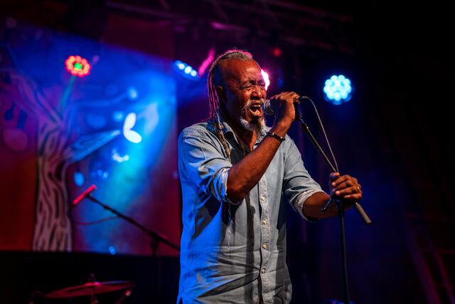 Die Stimme der Raphael Wressnig’s Soul Gift Band, Rick Tolden. | Foto: Karl Fluch www.f16plus.com