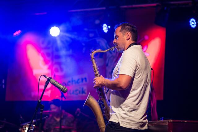 Andi See in seinem Element am "Lukas &amp; Lydia machen Musik" 2021. | Foto: Karl Fluch www.f16plus.com